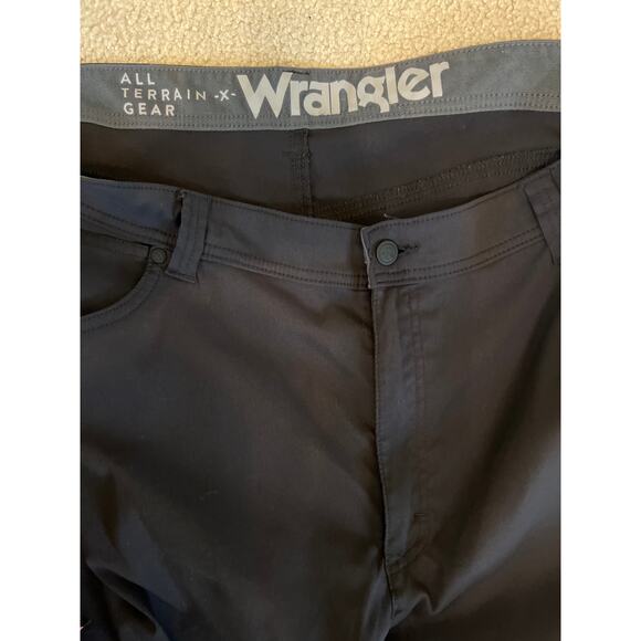 Wrangler All Terrain Gear Men’s Black Pants Size 40x30 Hiking Biking Camping - Picture 4 of 5
